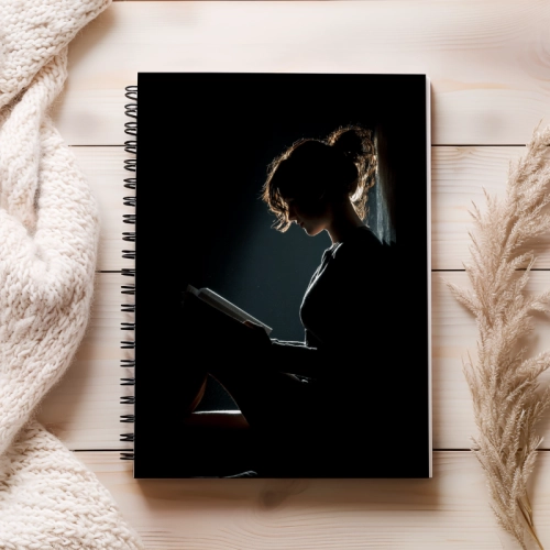 Notes A5 gładki 80 kartek Dziewczyna w świetle książki MaDam Creative (2).png