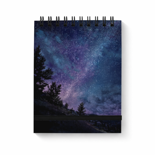 Kosmiczna noc nad lasem MaDam Creative.png