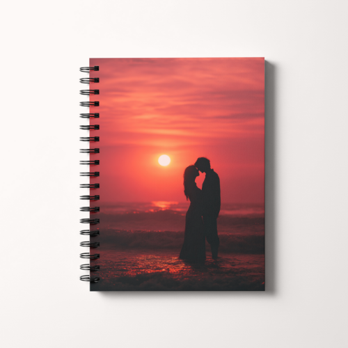 Notes A5 gładki 80 kartek Zakochani nad morzem o zachodzie słońca MaDam Creative.png