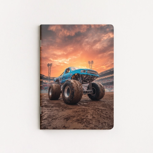 Monster truck na pustynnym torze MaDam Creative.png