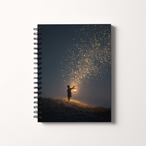 Notes A5 gładki 80 kartek Postać z lampionem w ciemności MaDam Creative.png