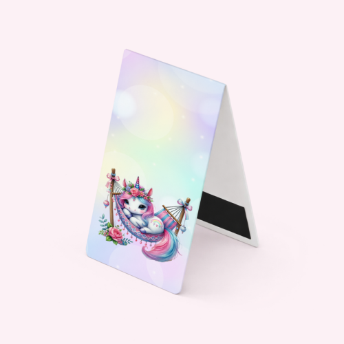 5906040458618_Zakładka magnetyczna Jednorożec w Hamaku do książek matowa MaDam Creative.png