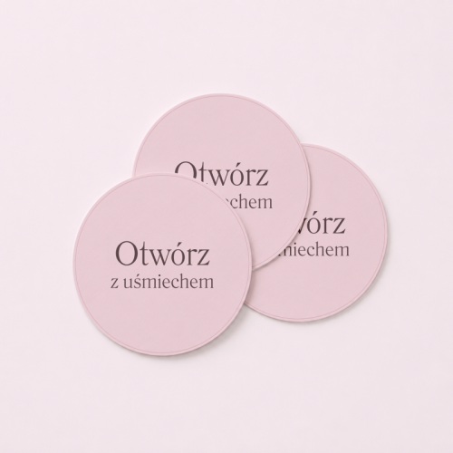 5906040464404_Naklejki do paczek 40 mm Otwórz z uśmiechem 48 szt. MaDam Creative.png