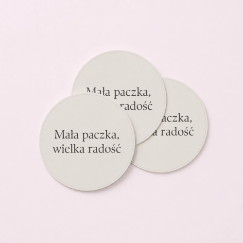 5906040464350_Naklejki do paczek 40 mm Mała paczka wielka radość 48 szt. MaDam Creative.png
