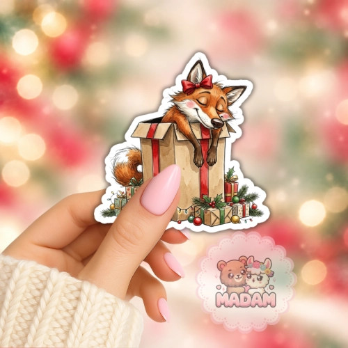 5906040473079_Naklejka foliowa Świąteczny lisek w pudełku MaDam Creative (2).png